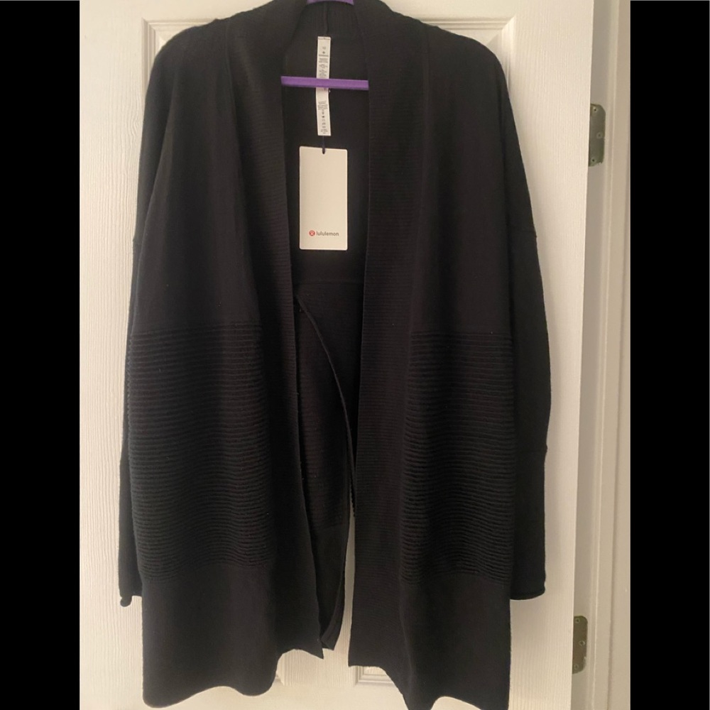 Lululemon sit in lotus wrap black
